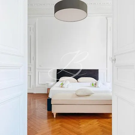 Le Bourgeois Spacious 3 Bedroom アパート