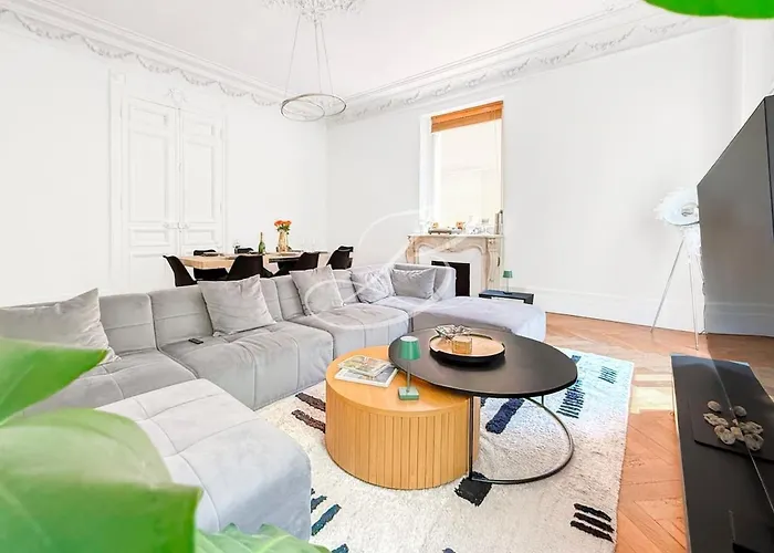 Le Bourgeois Spacious 3 Bedroom *
