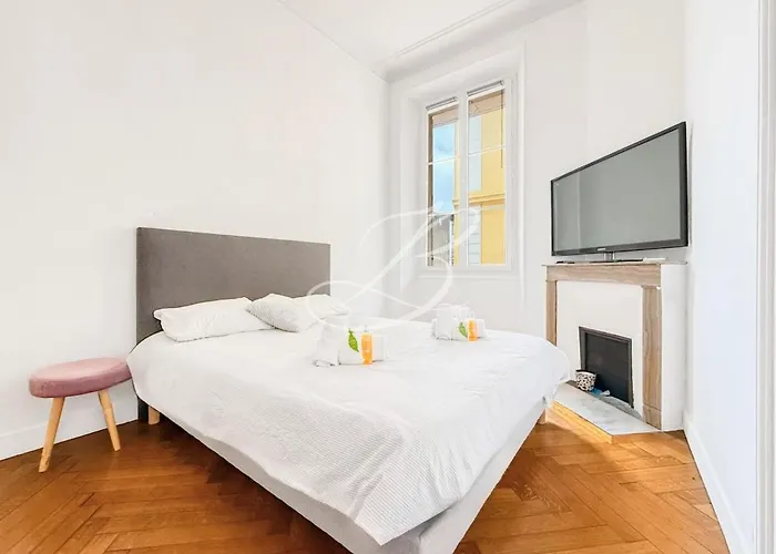 Le Bourgeois Spacious 3 Bedroom Apartman *