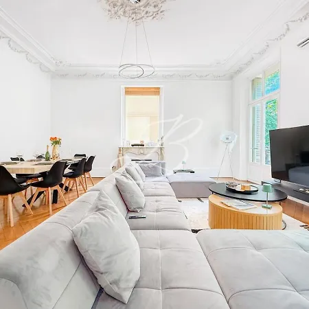 Le Bourgeois Spacious 3 Bedroom 아파트
