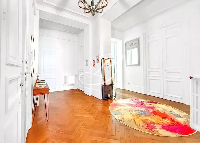 Le Bourgeois Spacious 3 Bedroom *