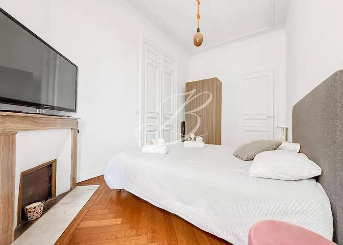Le Bourgeois Spacious 3 Bedroom Lägenhet *
