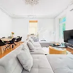 Le Bourgeois Spacious 3 Bedroom Appartement