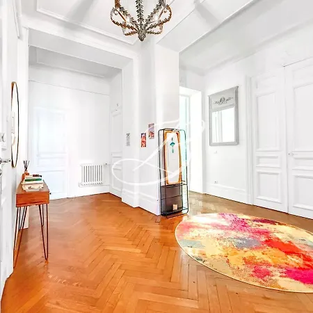 Le Bourgeois Spacious 3 Bedroom *